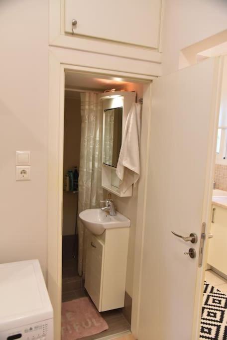Tiny Treasure Apartment Atene Esterno foto